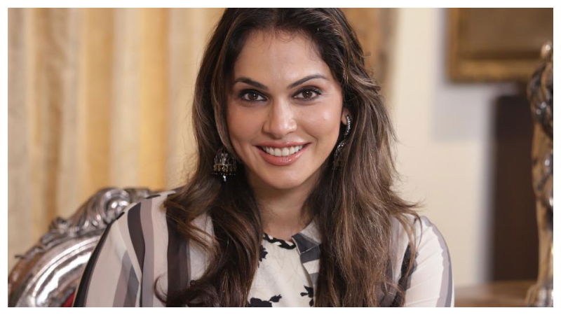 Isha Koppikar 5