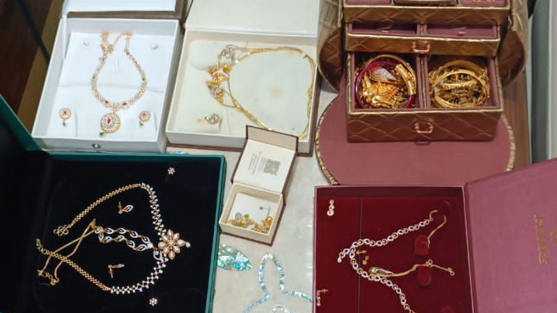 broker Mohan was at home with 5kg of gold 2