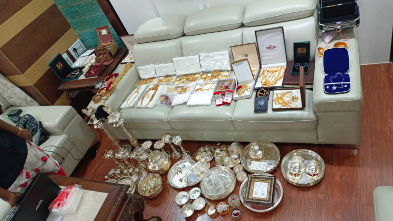broker Mohan was at home with 5kg of gold
