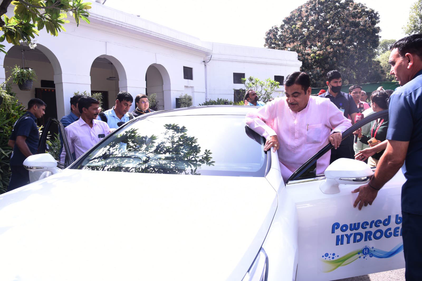 nitin gadkari green car 1