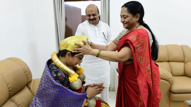Bommai wife and Smriti Irani 1