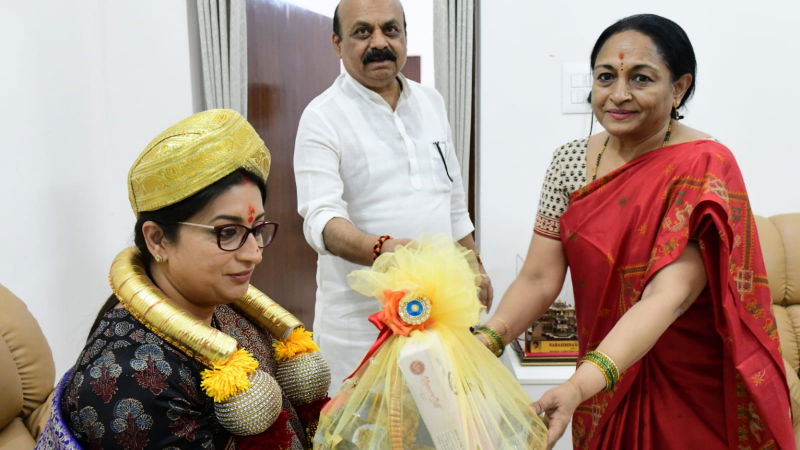 Bommai wife and Smriti Irani 3
