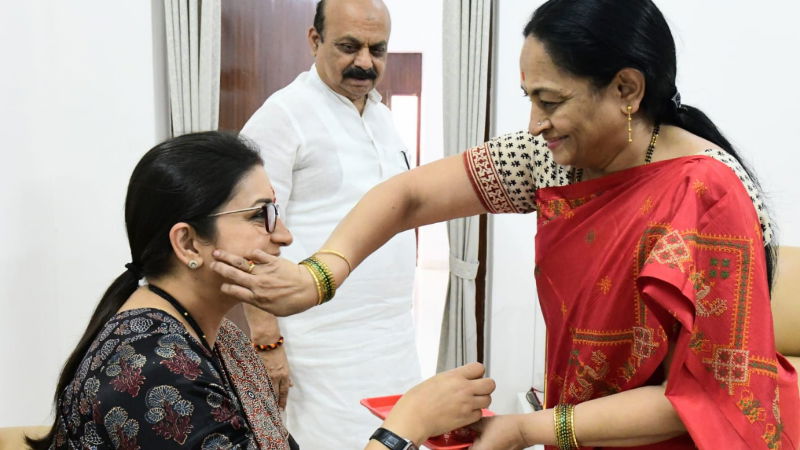 Bommai wife and Smriti Irani 4
