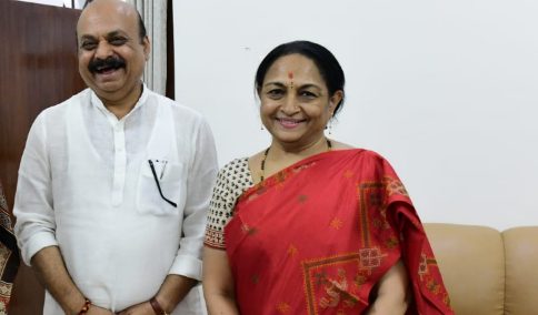 Bommai wife and Smriti Irani 5 e1653199087989