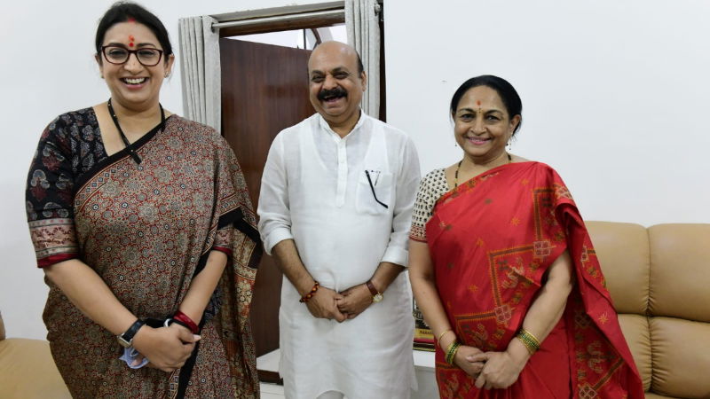 Bommai wife and Smriti Irani 5