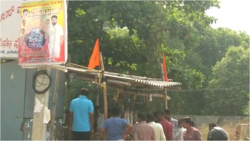 Jhatka Cut Mutton Store saffron flag Bengaluru 2