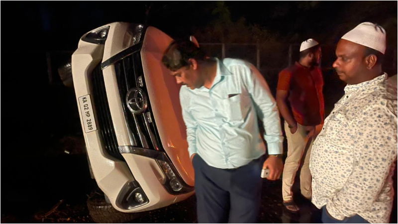 former minister tb jayachandra escape with minor injuries after car overturns tumakuru 2