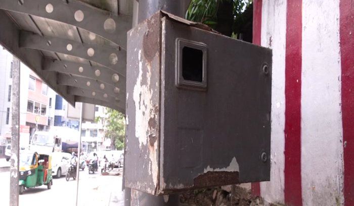 BUS STAND 9