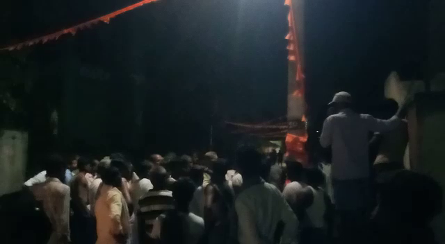 basava jayanthi slipper pelting on procession savanur haveri 2 1