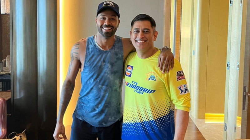 HARDIK PANDYA AND DHONI 1