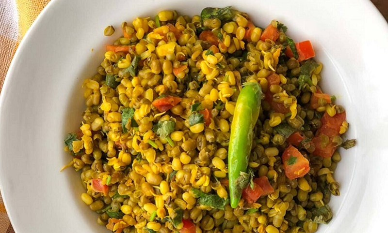 moong sprouts curry 1