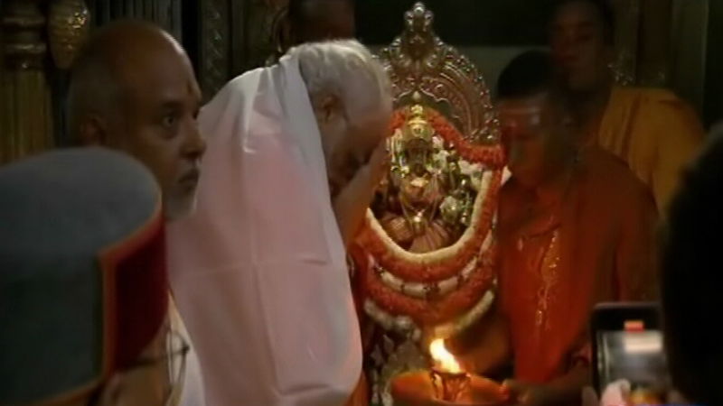 narendra modi mysuru chamundi hill 2