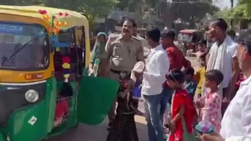 Autorickshaw 27 Passengers 1
