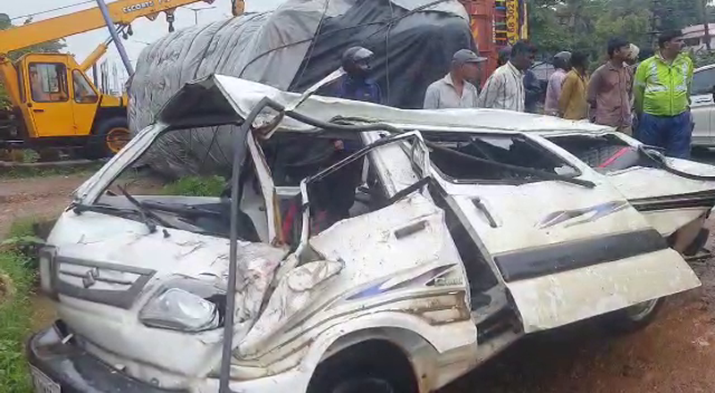 CAR LORRY 1