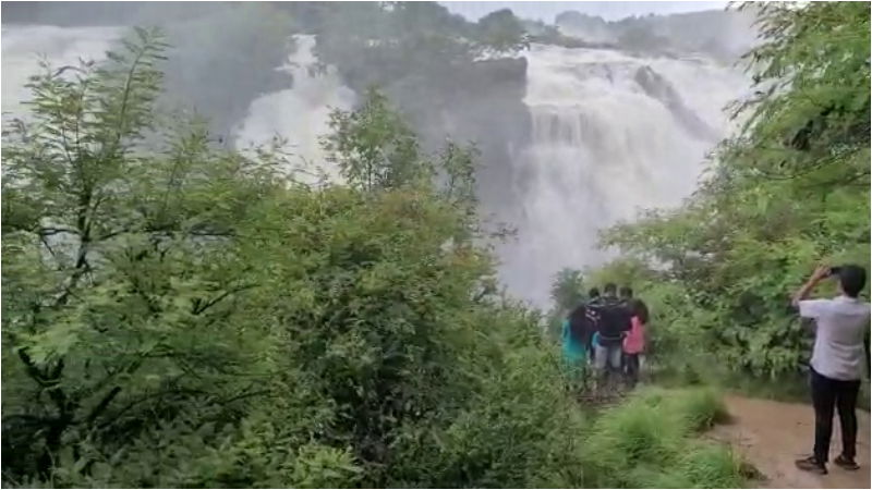Chamarajanagar Barachukki Tourists 4