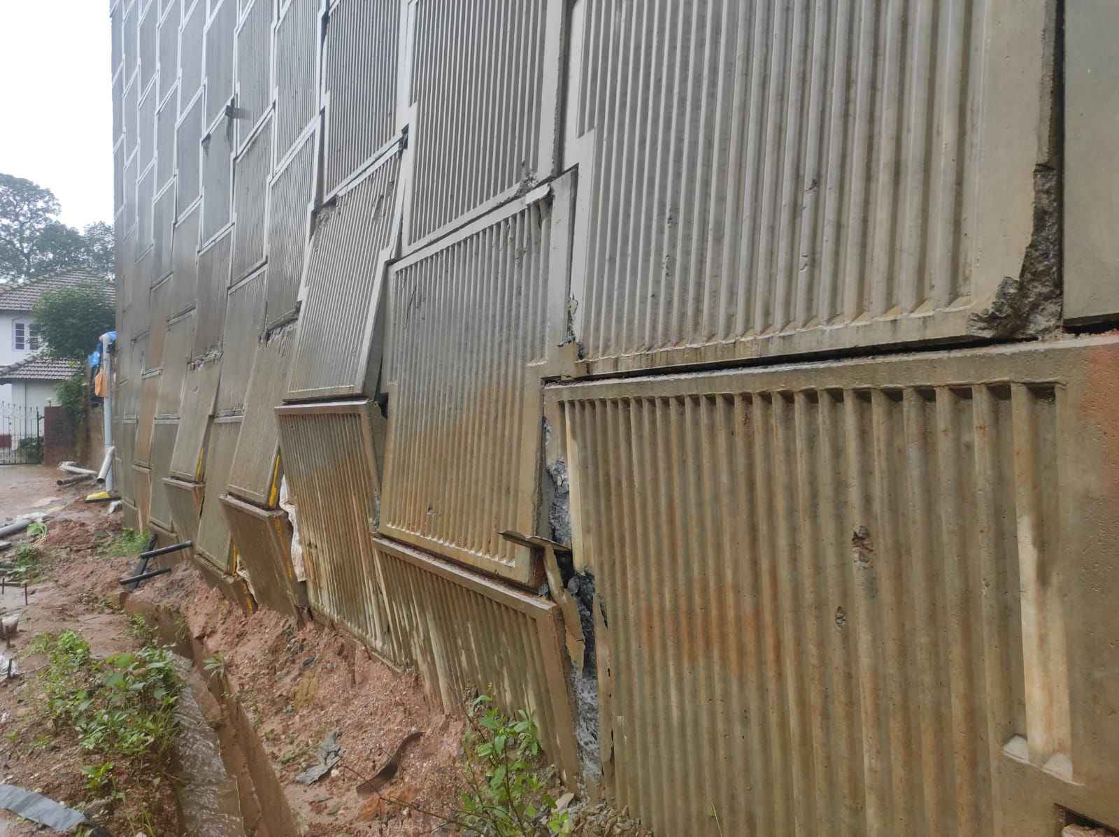 madikeri dc office wall 1
