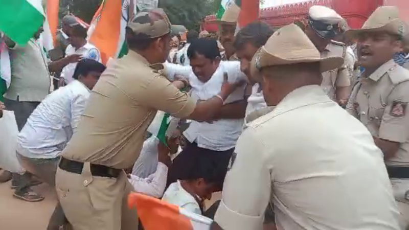 Farmers protest on Independence Day at Chikkaballapur 2