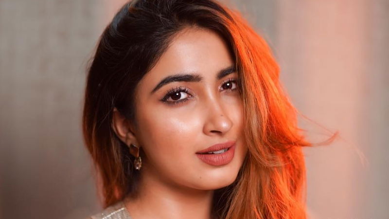 saanya iyer 4