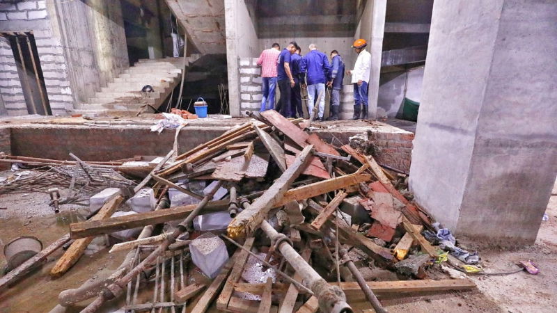 Ahmedabad building lift collapses 1