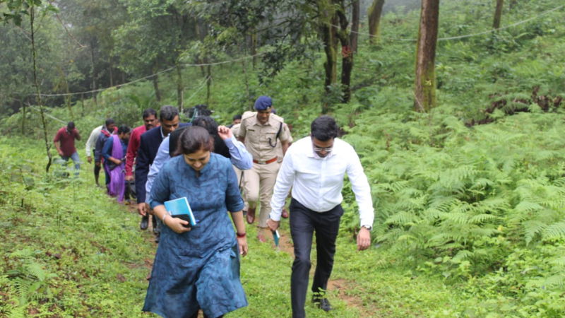 Central team visits flood hit villages in Kodagu 2