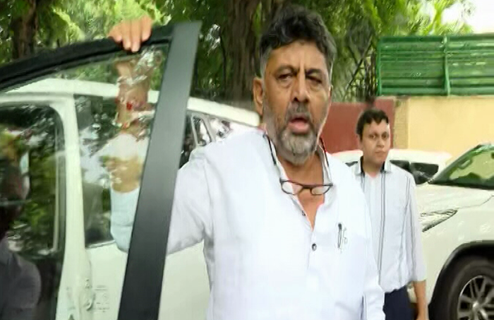 D K SHIVAKUMAR KEMMU