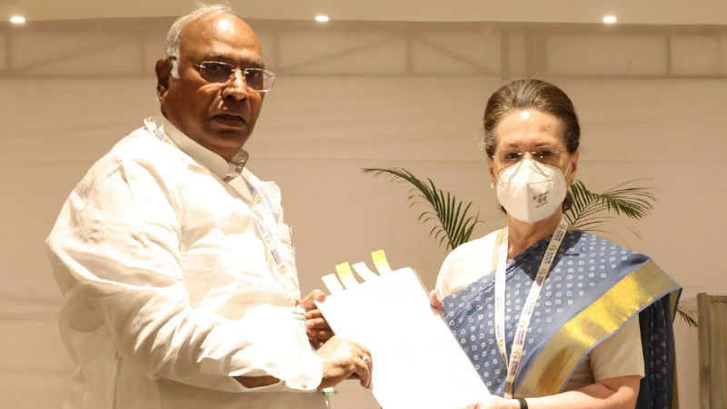 Mallikarjun Kharge And Sonia Gandhi