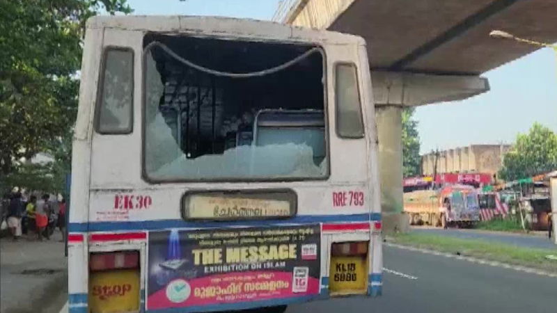 PFI Kerala bandh turns violent High Court initiates suo motu case against party leaders Vehicles attacked KSRTC briefly stops bus services 2