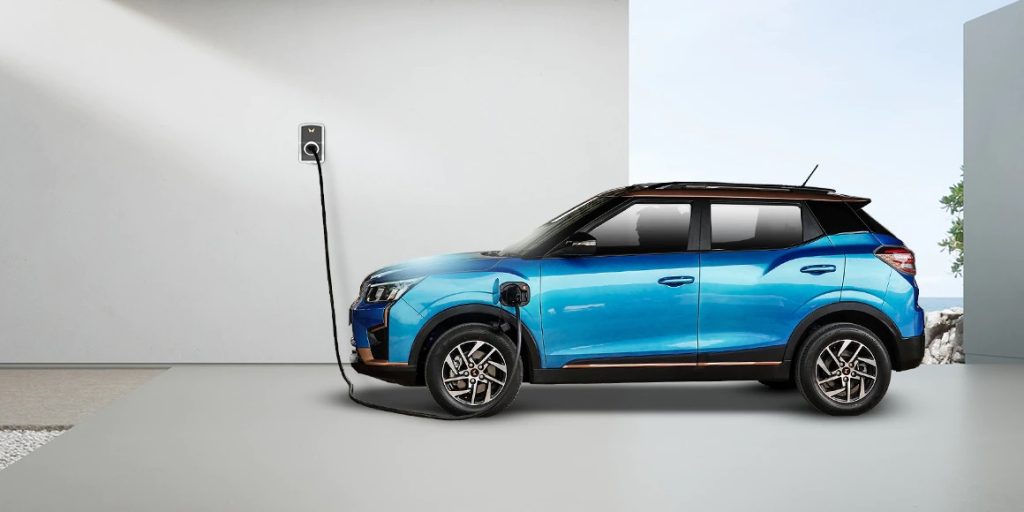 XUV 400 7