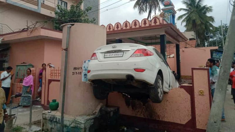 MANDYA CAR ACCIDENT 1