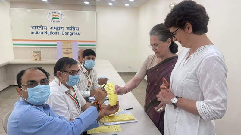 Sonia Gandhi And priyanka Gandhi