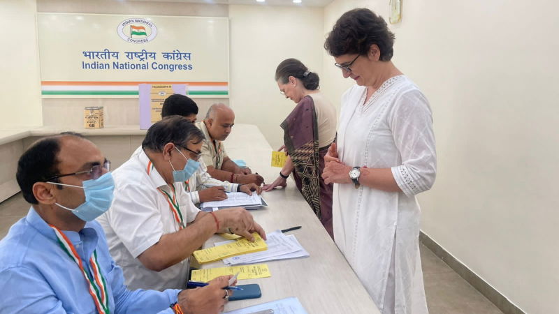 Soniya Gandhi And Priyanka Gandhi