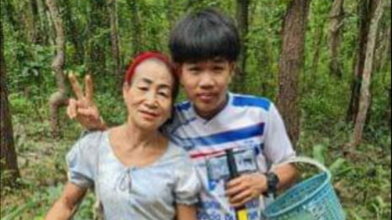 Thailand Boy Gets Engaged Old Woman 2