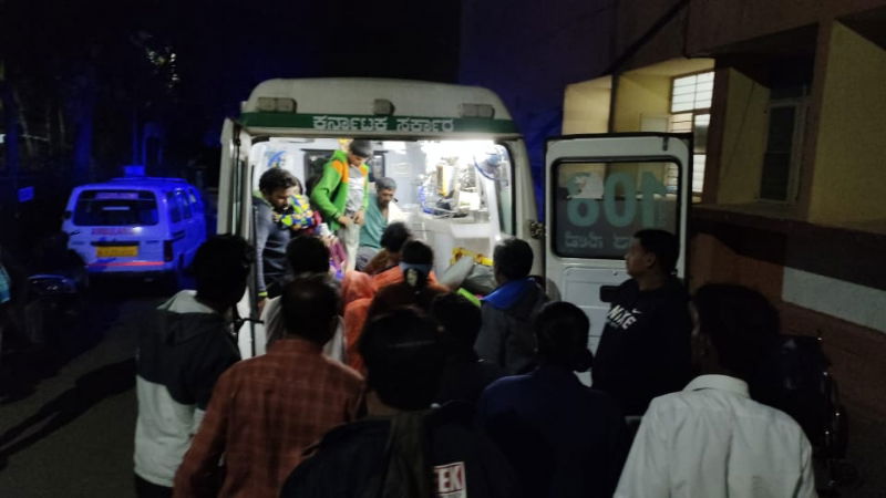 Chikkaballapur bus overturn 1