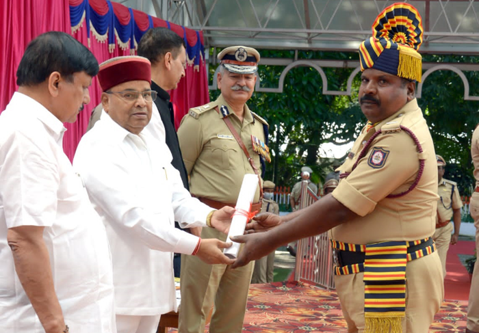 GOVERNOR