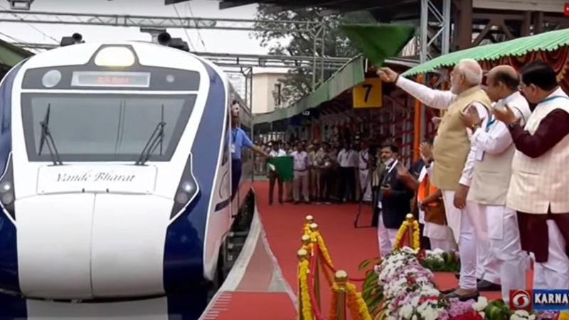 PM Modi flags off Vande Bharat Express train and Bharat Gaurav Kashi Yatra from Bengaluru 1