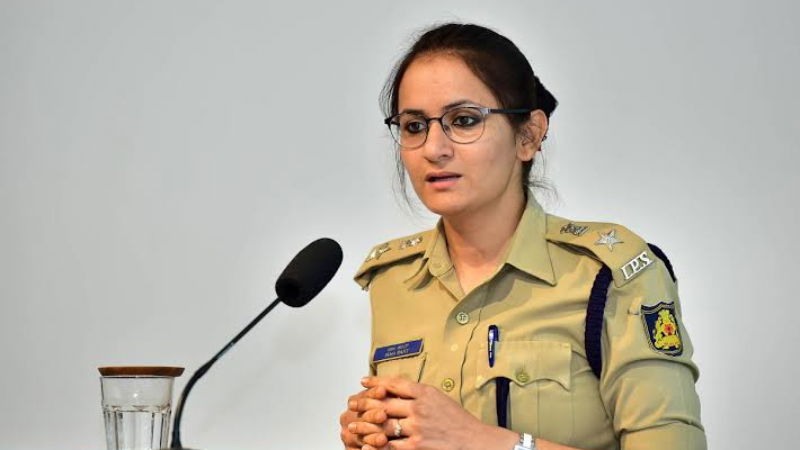 isha pant ips