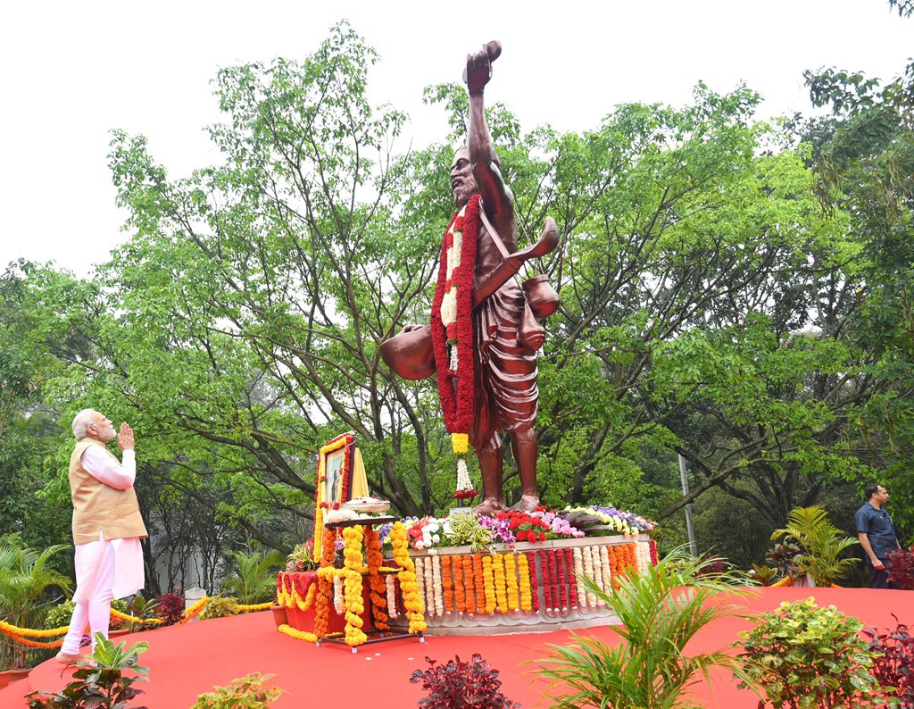 narendra Modi kanakadasa statue
