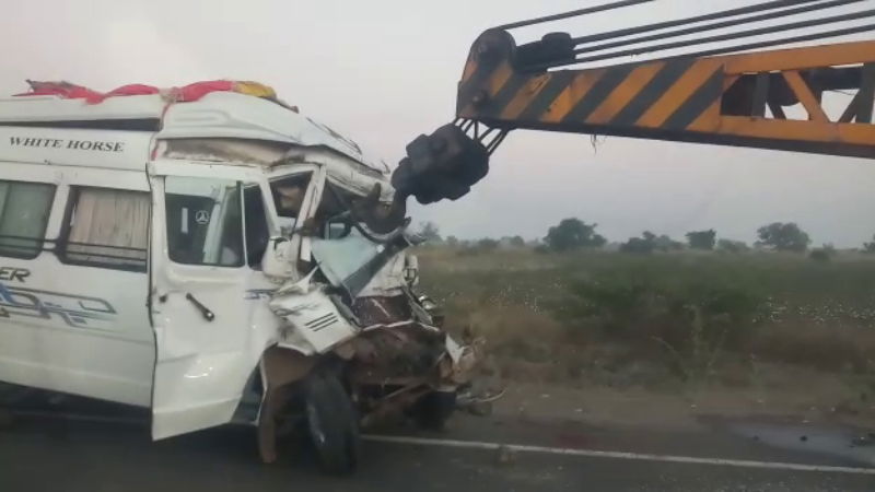 2 Died As Tempo traveller Hits Canter On 10 lane Mysuru Bengaluru Highway 2