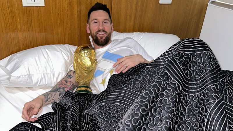 Lionel Messi 1 2