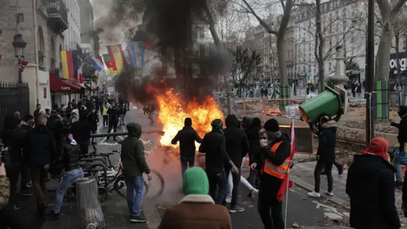 Paris protest 1