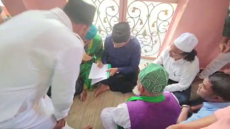 former minister janardhan reddy donates Rs 6 crore to gangavathi dargah 2