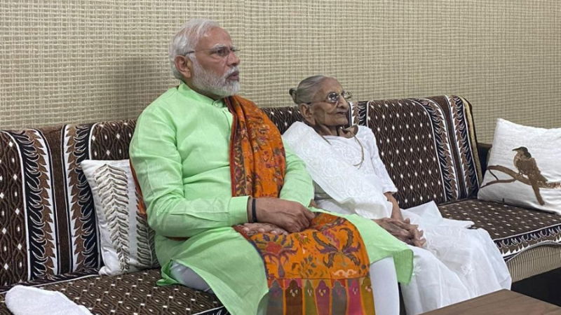 narendra modi mother 3