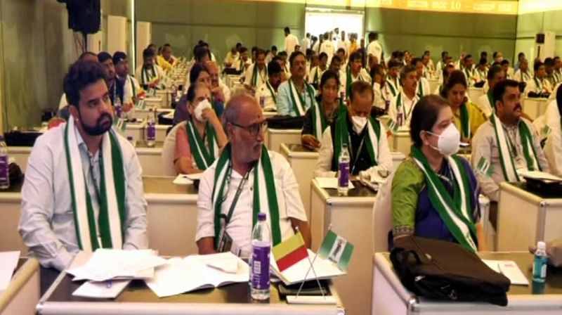 ಚುನಾವಣೆ ಮುನ್ನ ಜೆಡಿಎಸ್ಗೆ ಫ್ಯಾಮಿಲಿ ಟೆನ್ಶನ್- ಹಾಸನ ಟಿಕೆಟ್ಗಾಗಿ ಭವಾನಿ ರೇವಣ್ಣ ಪಟ್ಟು 5 JDS