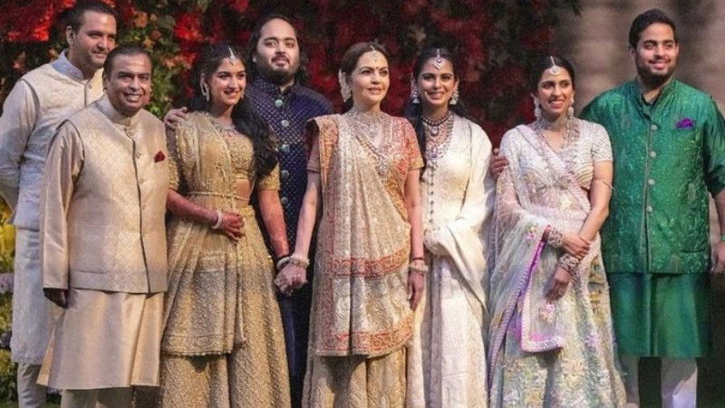 Mukesh Ambani Anant Ambani Radhika Merchant 1