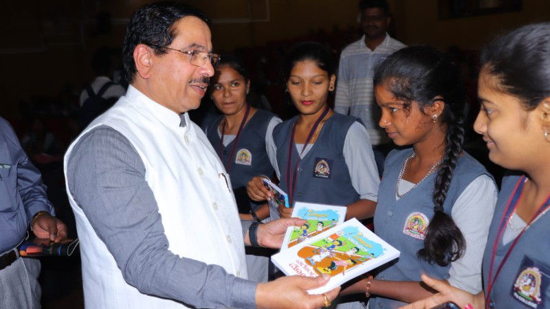 PM Narendra Modi Pariksha Pe Charcha 2023 minister prhald joshi distributes exam warriors 2