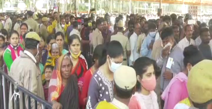 VIJAYAPURA CROUD