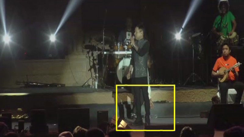 Water Bottle thrown at Singer Kailash Kher Hampi Utsav Vijayanagara 1