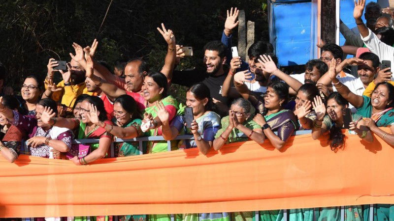 narendra modi hubballi roadshow 2
