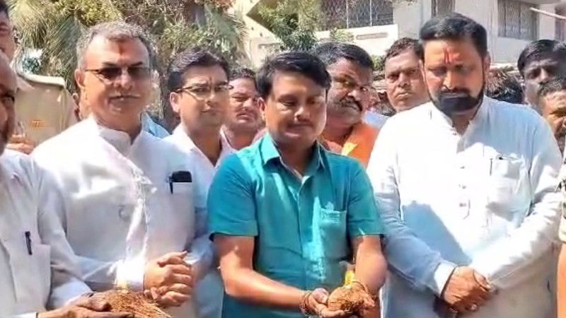 Mahesh Kumathalli Laxman Savadi 1