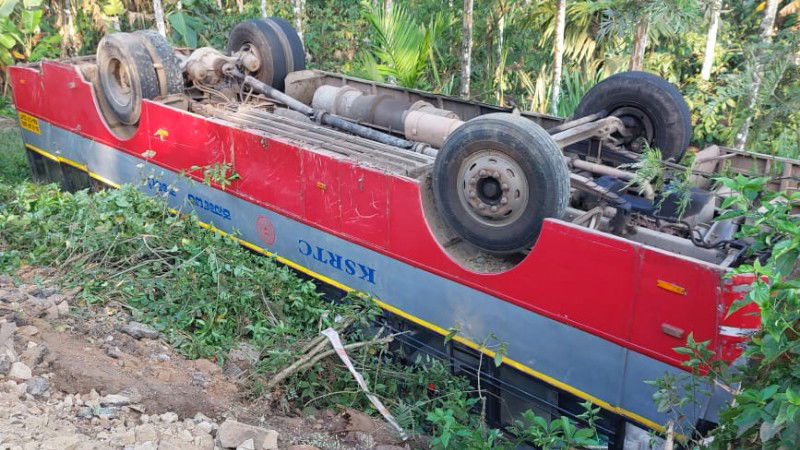 madikeri bus overturn 2